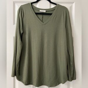 Long sleeve green top